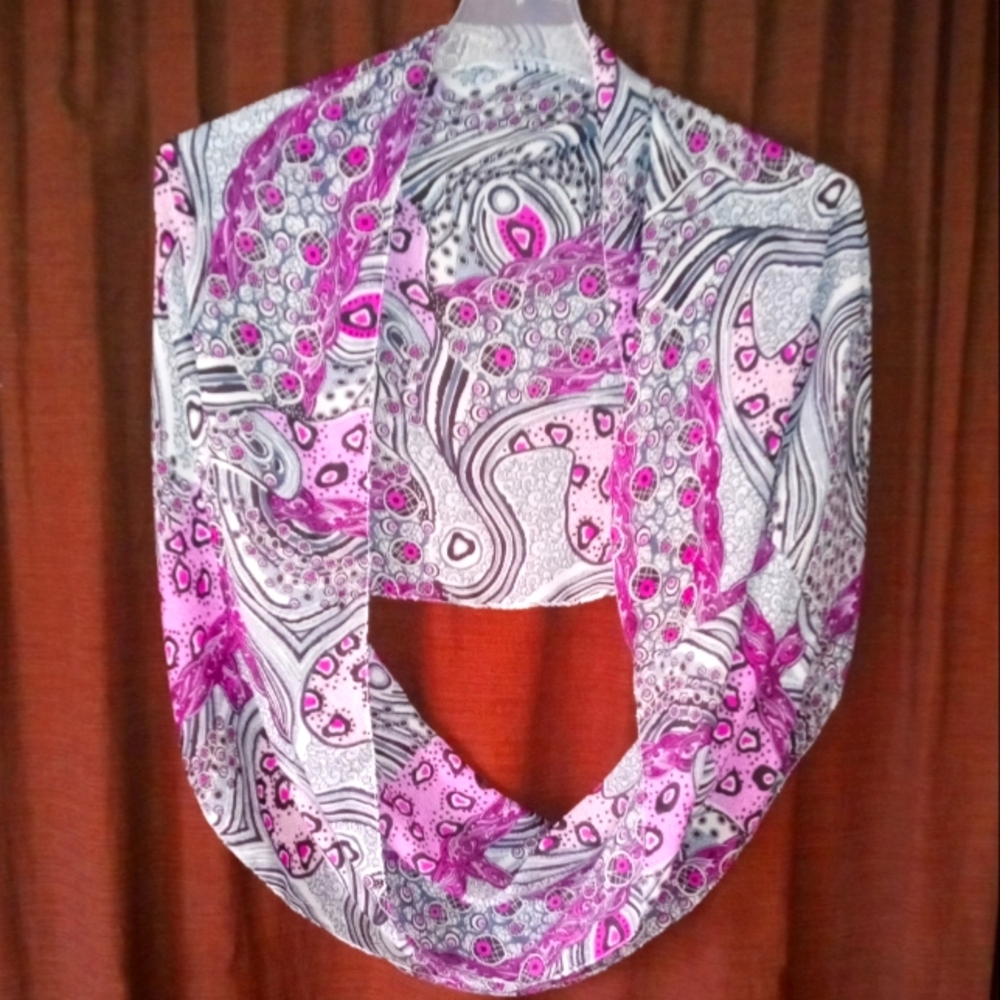 Chiffon - Picture 3 of 3
